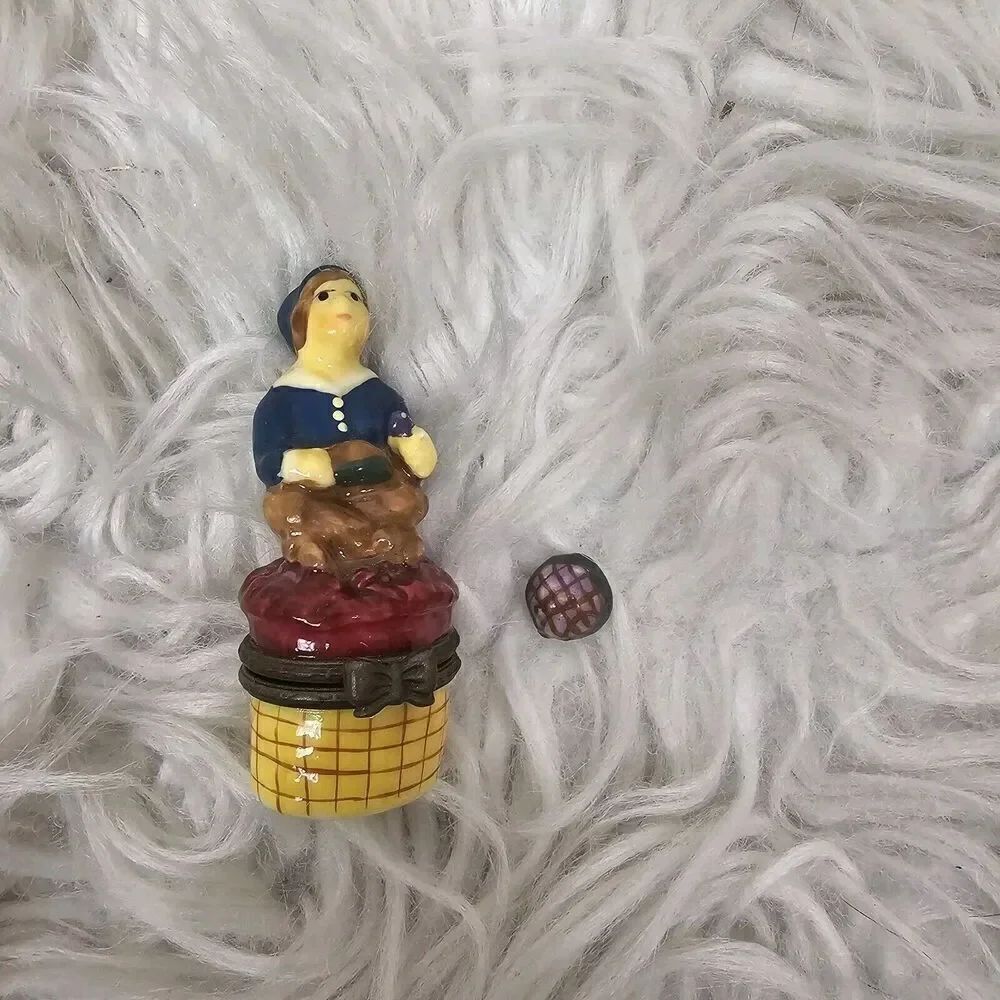 Miniature Little Jack Horner Nursery Rhyme Trinket Box Hinged Plus Pie VTG